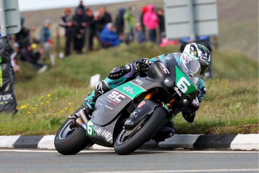 Dunlop diadalának árnyékában: Kizárták riválisát a Man-szigeti TT-n