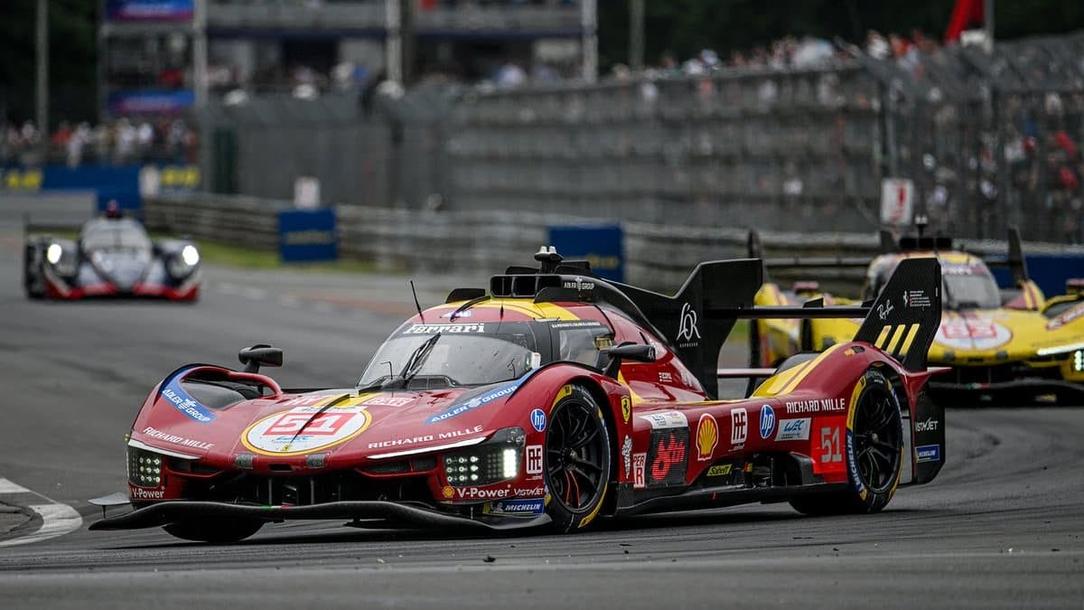 Ferrari kitartása: A büntetéseket legyőzve harmadik Le Mans-i győzelme felé halad