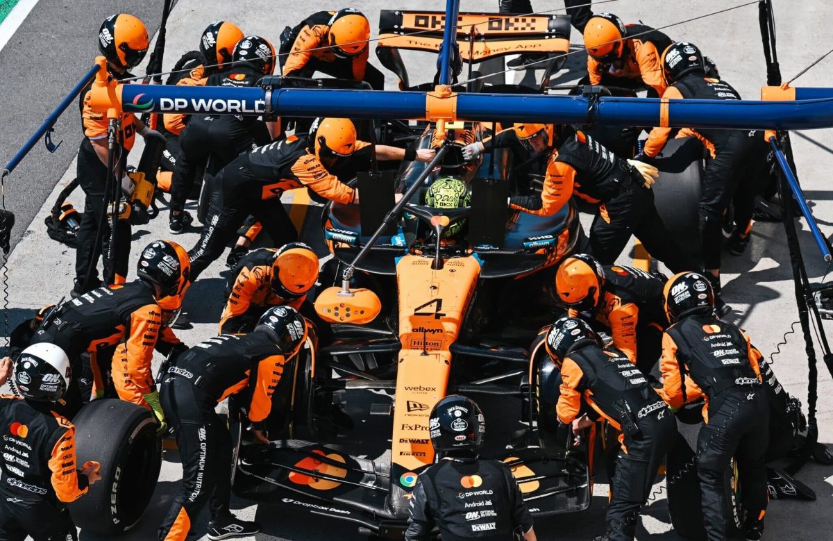 A McLaren is meglep Spielbergben: eltiltásközelben lévő pilótát ültet autóba