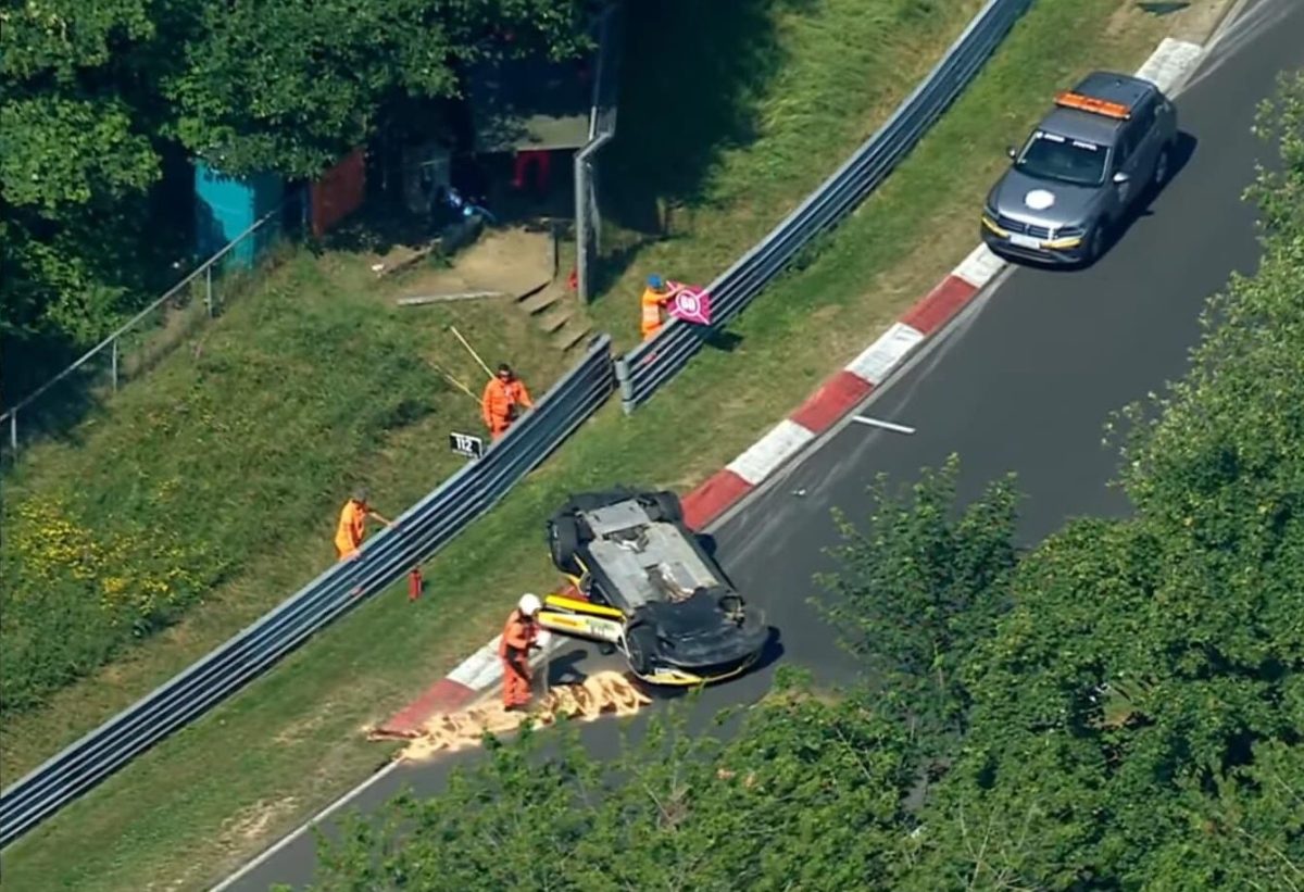 Kockázatos döntés, tragédia és diadal: az ütős fordulat a Nürburgring 24 órás versenyen