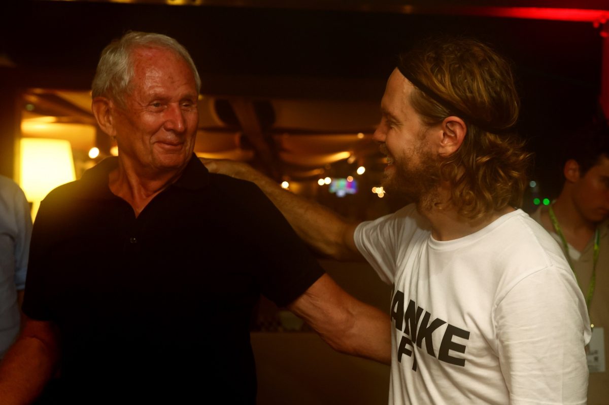 Az F1 világbajnok Vettel visszatérésről tárgyal a Red Bull Racing csapatával