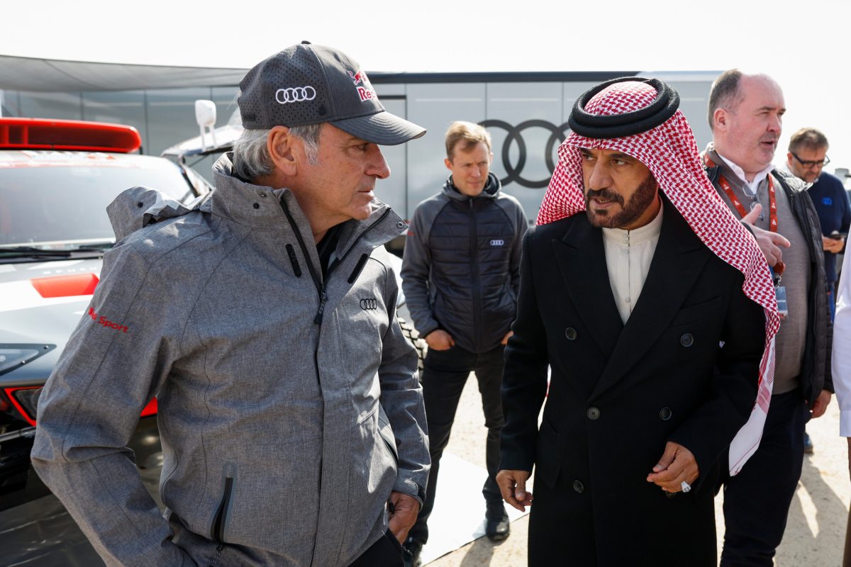 „Sainz visszalép az FIA elnök választástól: meglepetés a Forma-1 világában”