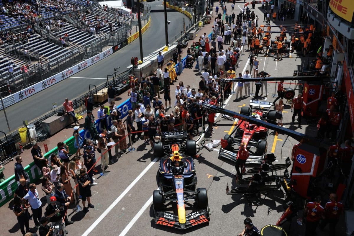 Kemény intézkedések az F1-es csapatokra: több kelléket kell magukkal vinniük