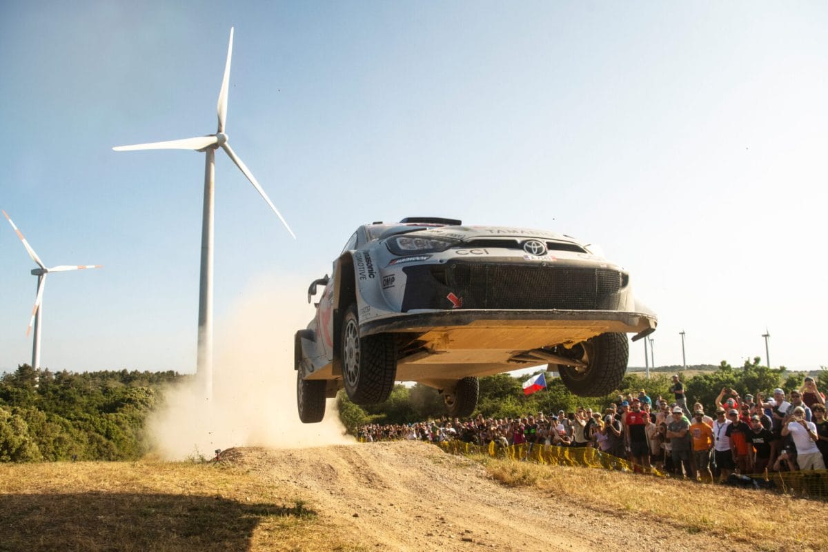 Ogier félelmetes előzésekkel nyeri történelmi győzelmét Szardínián