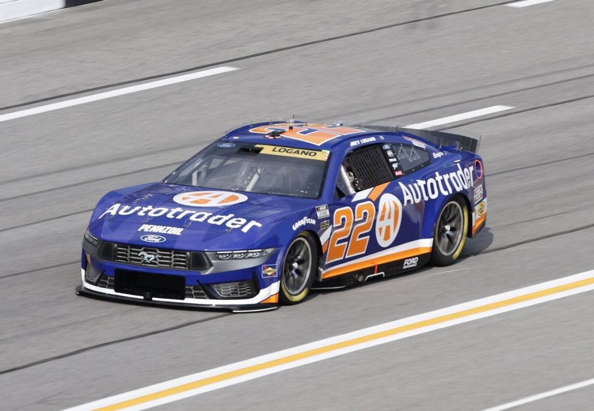 Logano megszerezte az első pole pozícióját, míg Larsont büntették Atlanta-i kvalifikációja előtt – NASCAR friss hírek