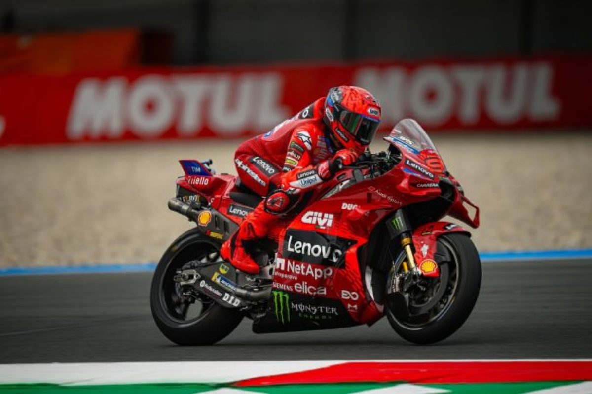 Marquez újra győzedelmeskedett Assenben: tizedszer a sprinten