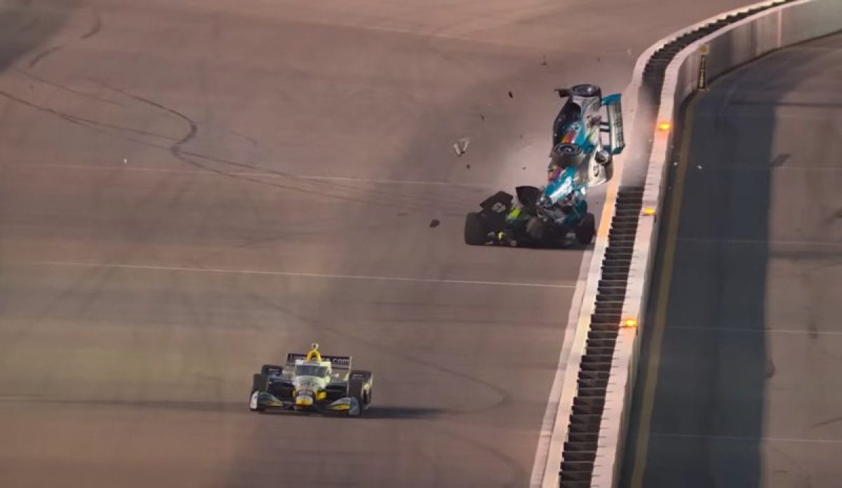 Rendkívüli IndyCar verseny: Kirkwood első oválgyőzelme, Newgarden súlyos bukása – videóval!