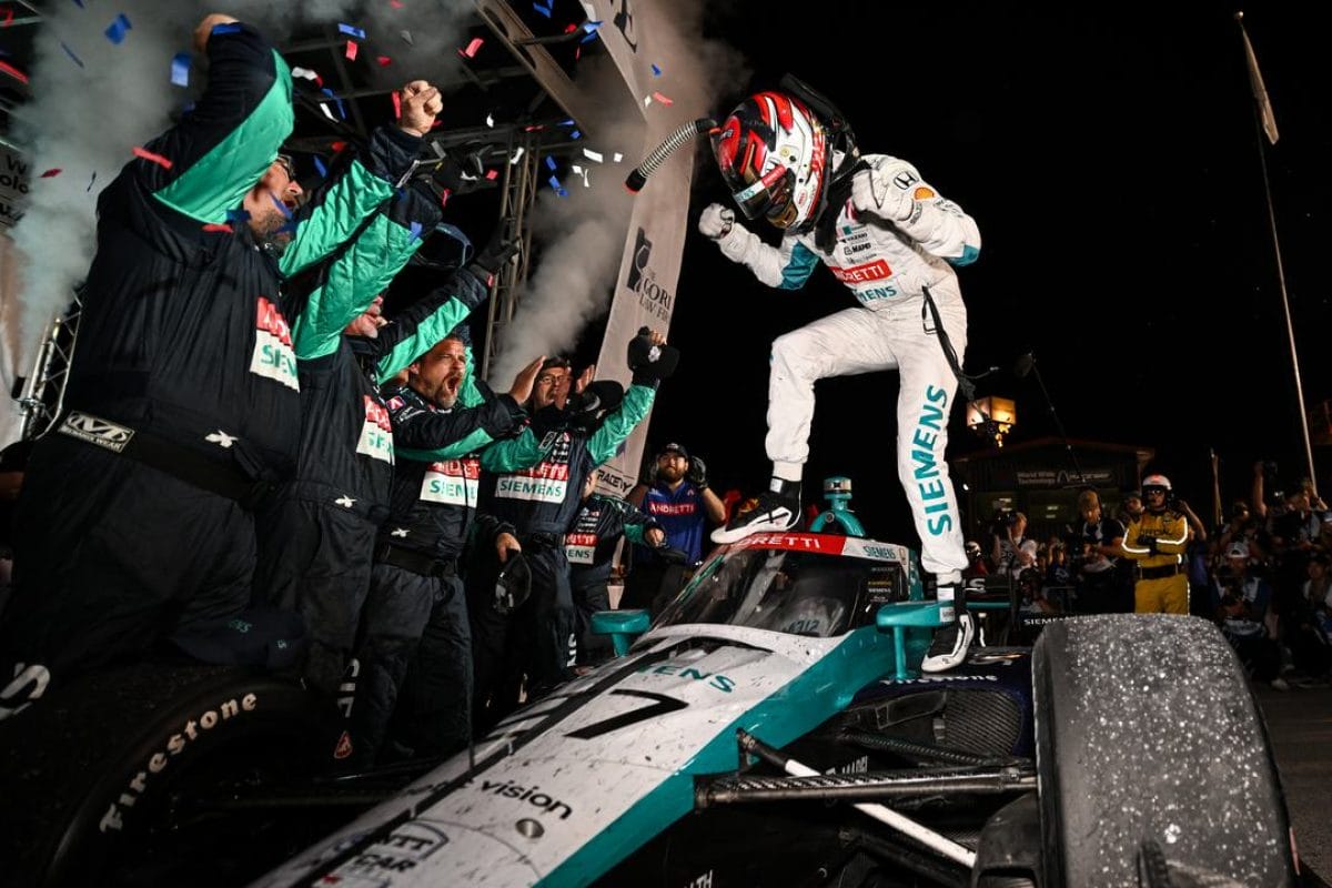 Az IndyCar hazatért az oválversenyzéshez: Kirkwood győzött, Newgarden kizuhant a Gatewayen