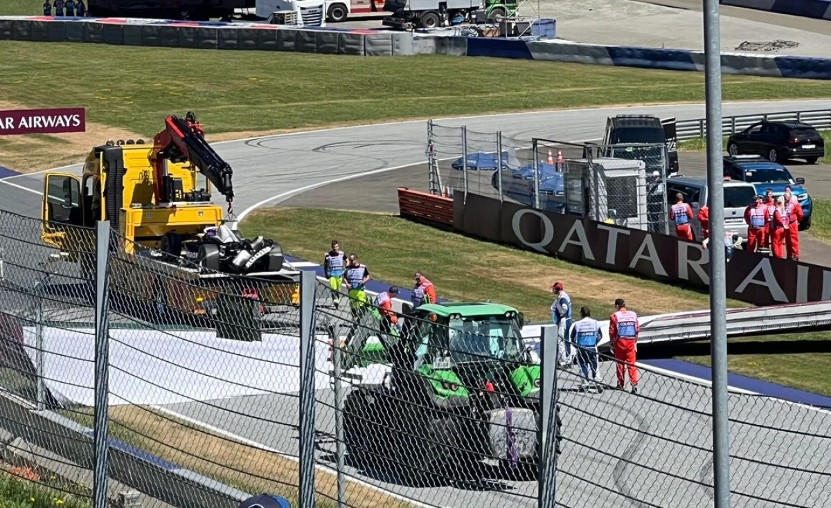 Káosz és rombolás a Red Bull Ringen: Bizarr baleset rázta meg az F1-es futamot