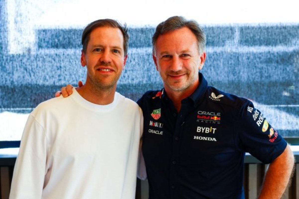 Új csapat a pályán: Vettel csatlakozik a Mercedeshez az Aston Martinnál