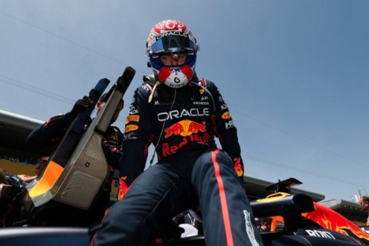 Versenyzők csatája az aszfalton – vasárnapi F1-es hírek és izgalmak