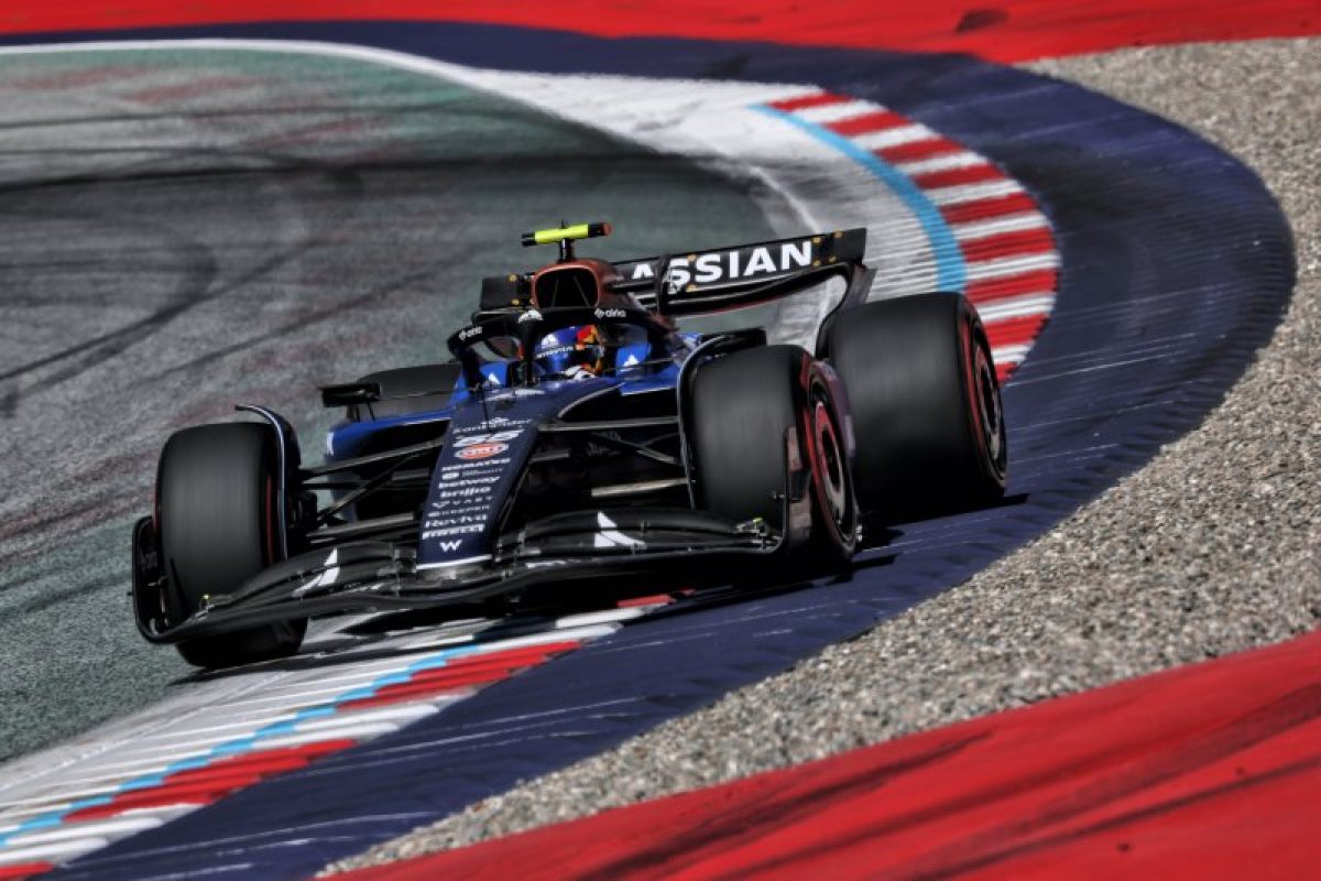 Sainz kiesésének oka: Padlólemez-sérülés és fékprobléma