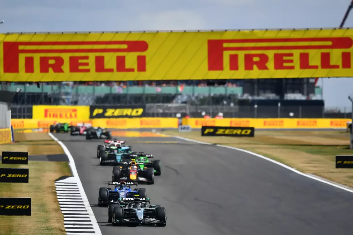 Kemény büntetést kapnak az F1-es csapatok a sportszerűtlenségért