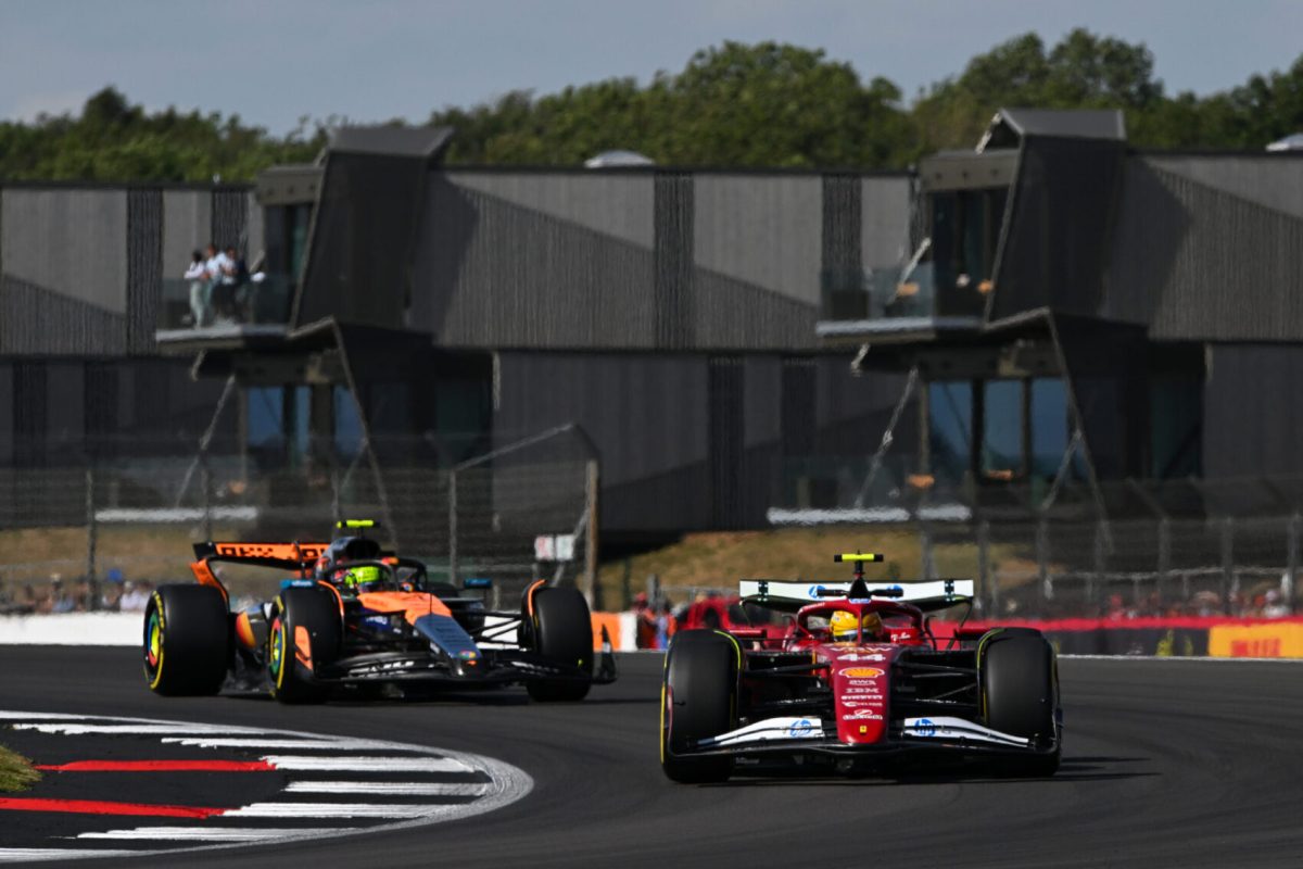 Az esélyesek között rejtőző sötét ló a mai Brit Nagydíjon