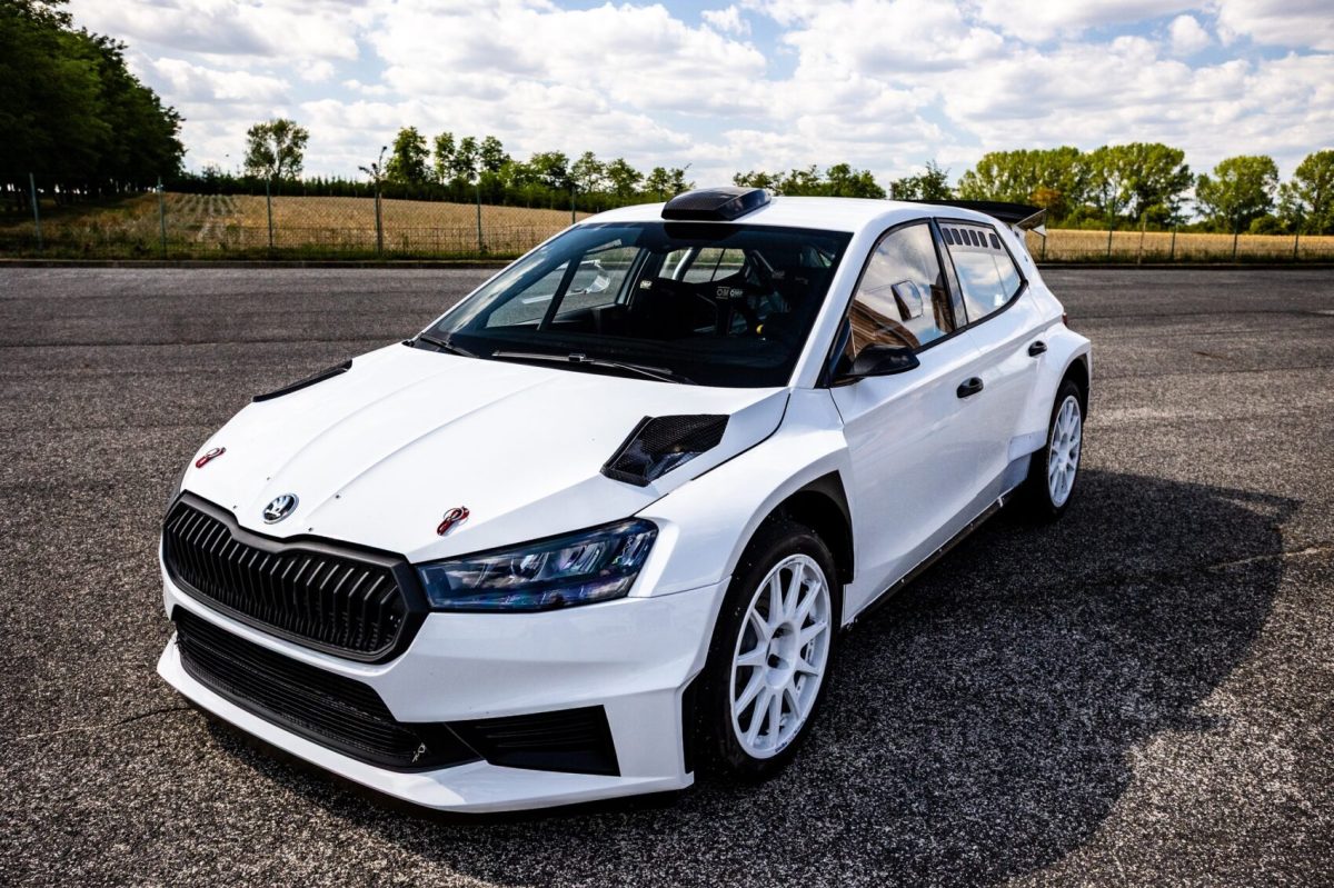 A dupla magyar bajnok visszatér saját autójával!