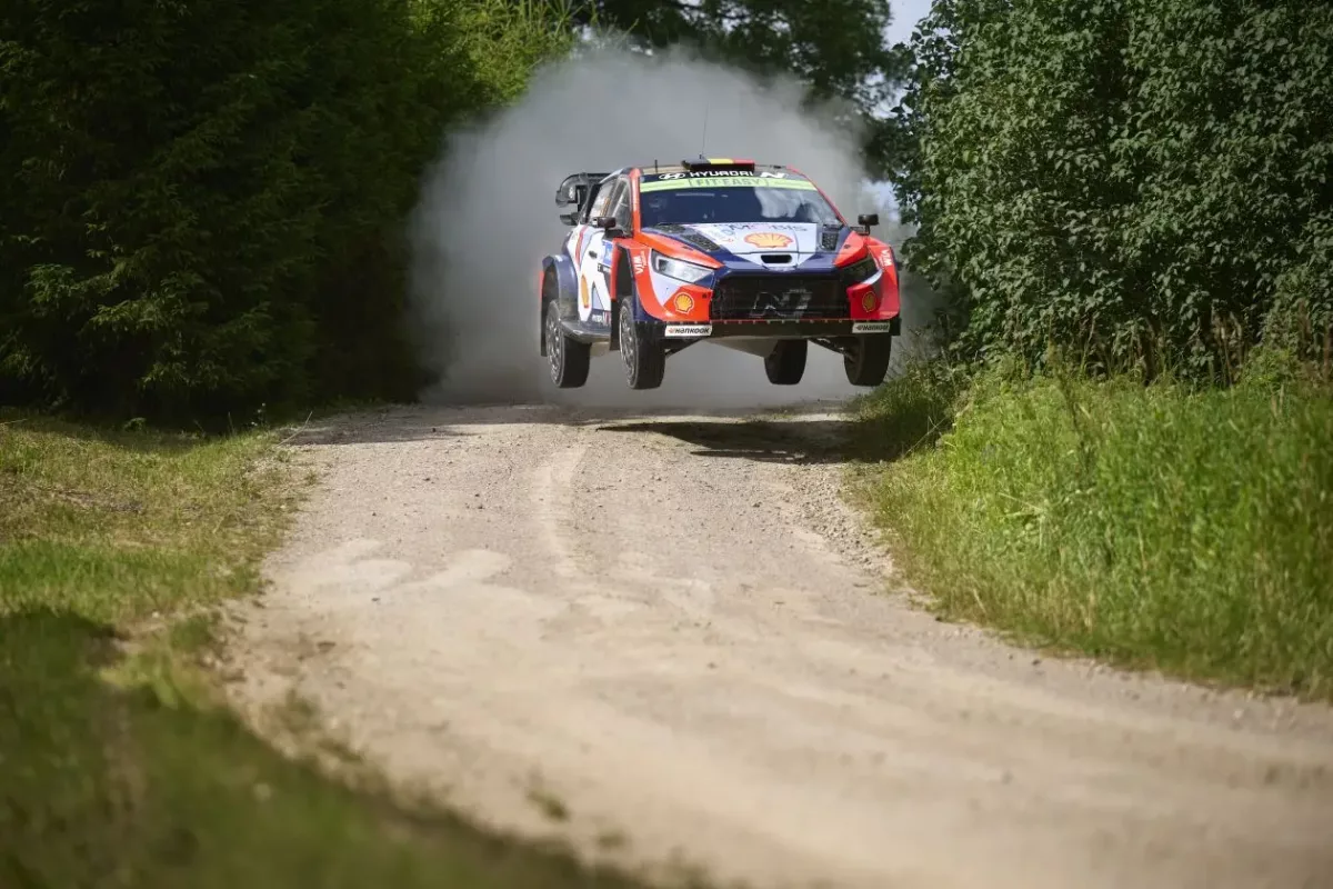 Neuville mindent belead a Hyundai finn tesztjébe – izgalmas videó!
