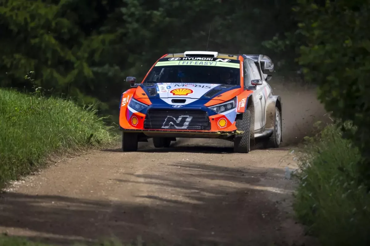 A Tanak árnyékában: Egy pillanatnyi hiba is dönthet a Finn Rally sorsáról