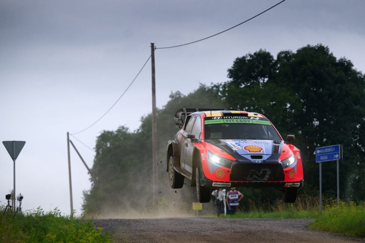Neuville visszatérésének győzelmes jelei