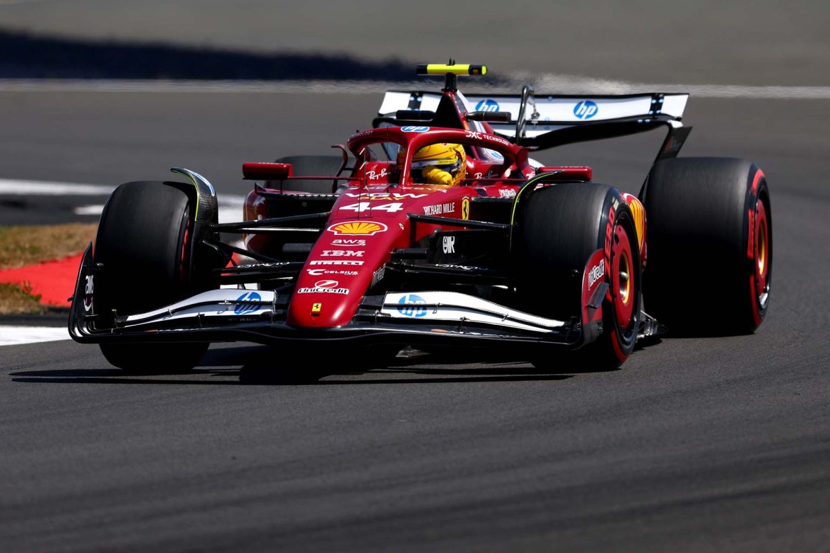 Hamilton elveszítette az első helyet az utolsó kanyarban