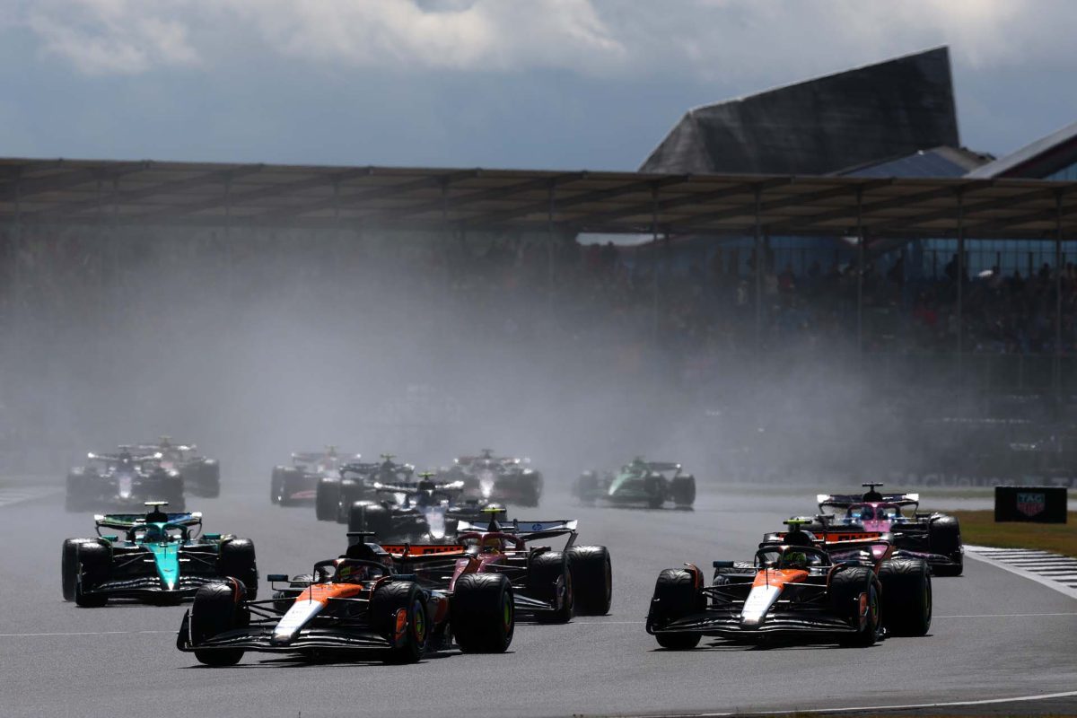 „Hősies teljesítmények az esős Brit Nagydíjon: Norris győzött, Hülkenberg dobogón!”