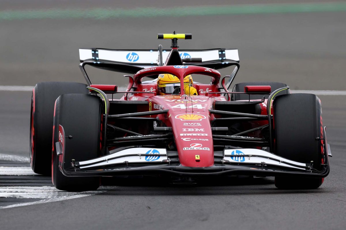 Ferrari teszteli új hátsó futóművet forgatási napon