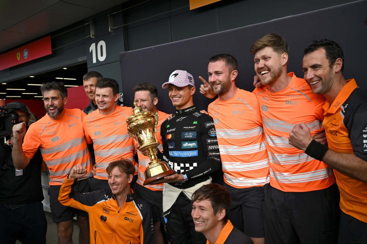 Nem mindennapi esemény: Arcon találta valaki Norrist a Brit Nagydíj után