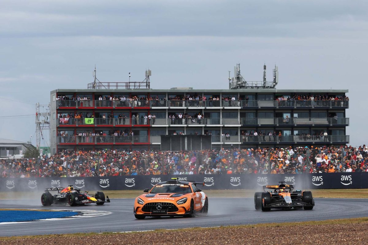 A nagy vita: Verstappen rádiózása miatt túl szigorú büntetés Piastrinek