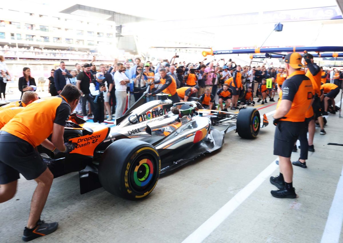A McLaren Silverstone-ban bemutatja új, forradalmi padlólemezét.