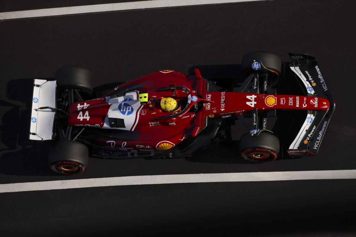 Hamilton uralja a Silverstone-ot az élen