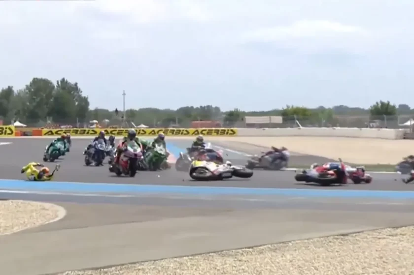 Balesetek közepette győzelmet aratott Razgatlıoğlu a Balaton Park-i első futamon