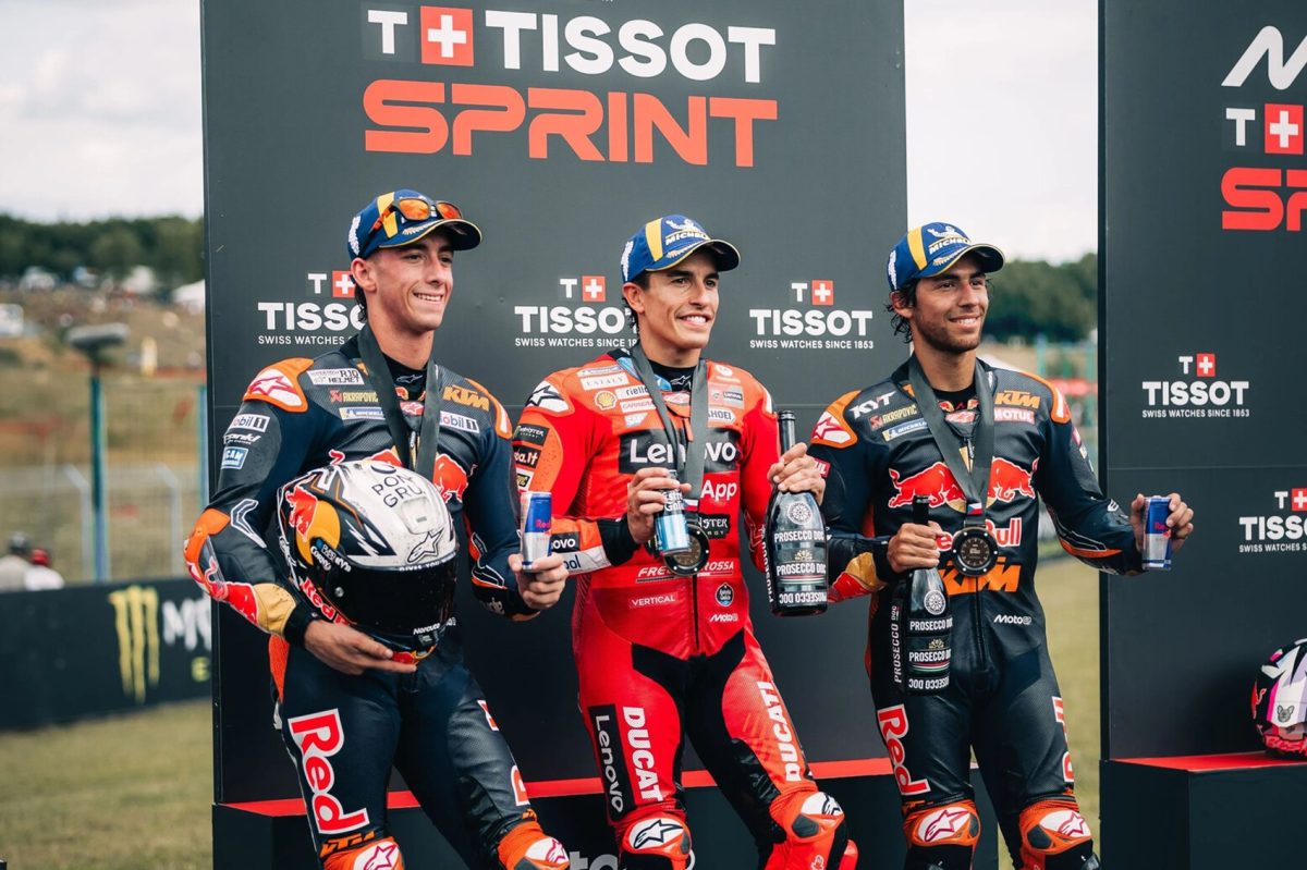 Az érzelmek és versenyzés határvonalán: Márquez és Acosta különleges pillanata a pályán