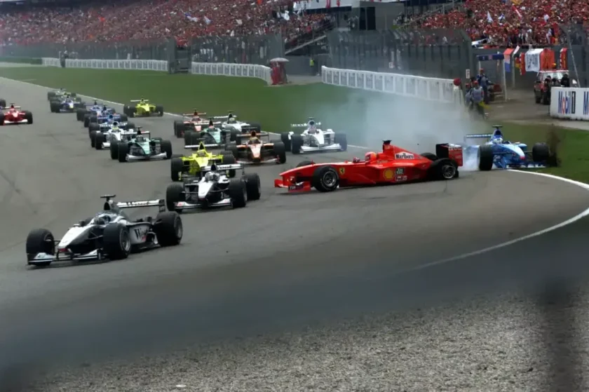 Az életveszélyes baleset elkerülte a mezőnyt: Schumacher kiesése Barrichello győzelmét hozta