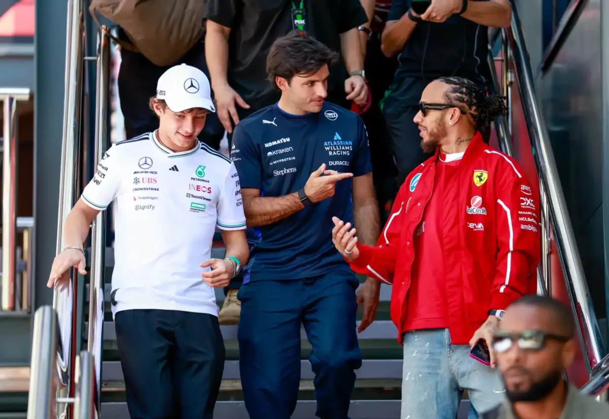 A Ferrari ármánykodása: Sainz barátja Hamilton szerződtetésekor élte át a sokkot