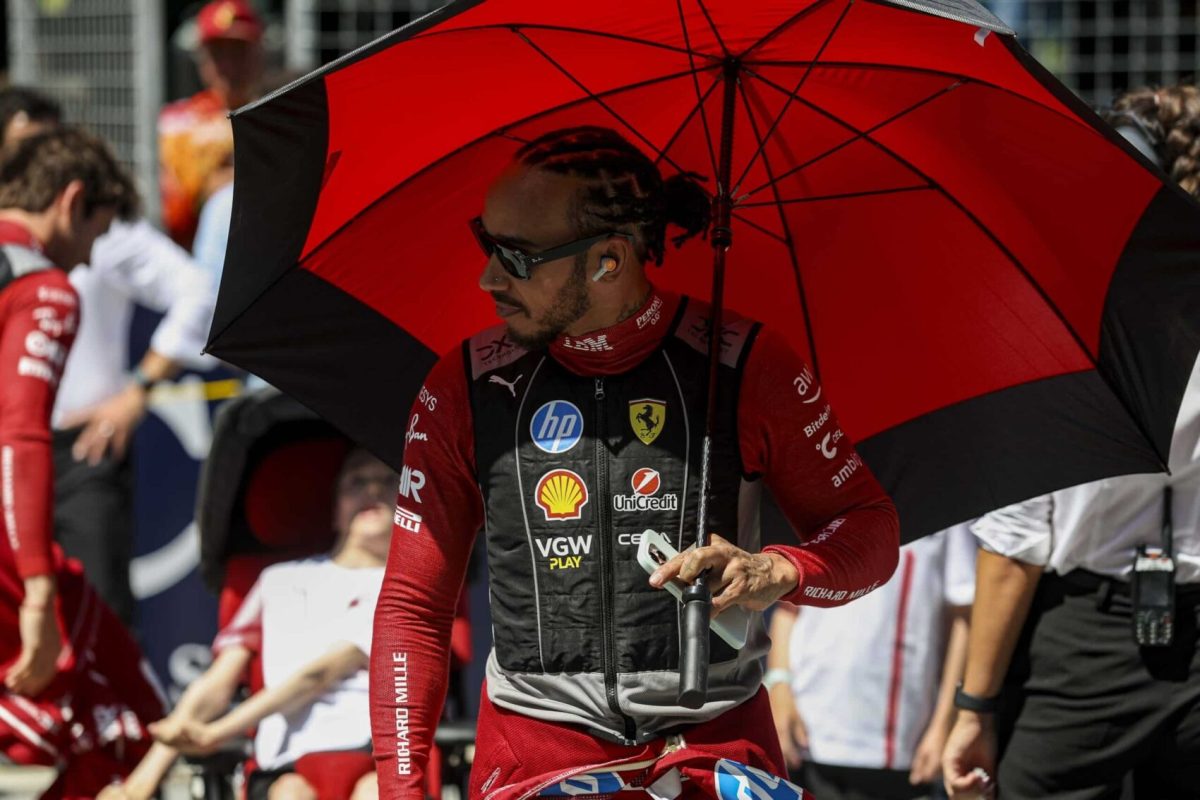 Határozott Hamilton: tárgyalásokat kezdeményez a Ferrari által kértek elfogadása érdekében