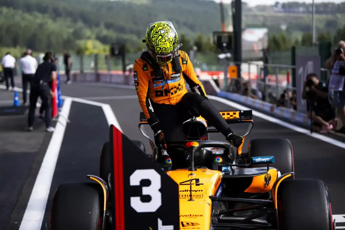 A Red Bull zsinórban nyert a McLarennel és Norrisszal Belgiumban