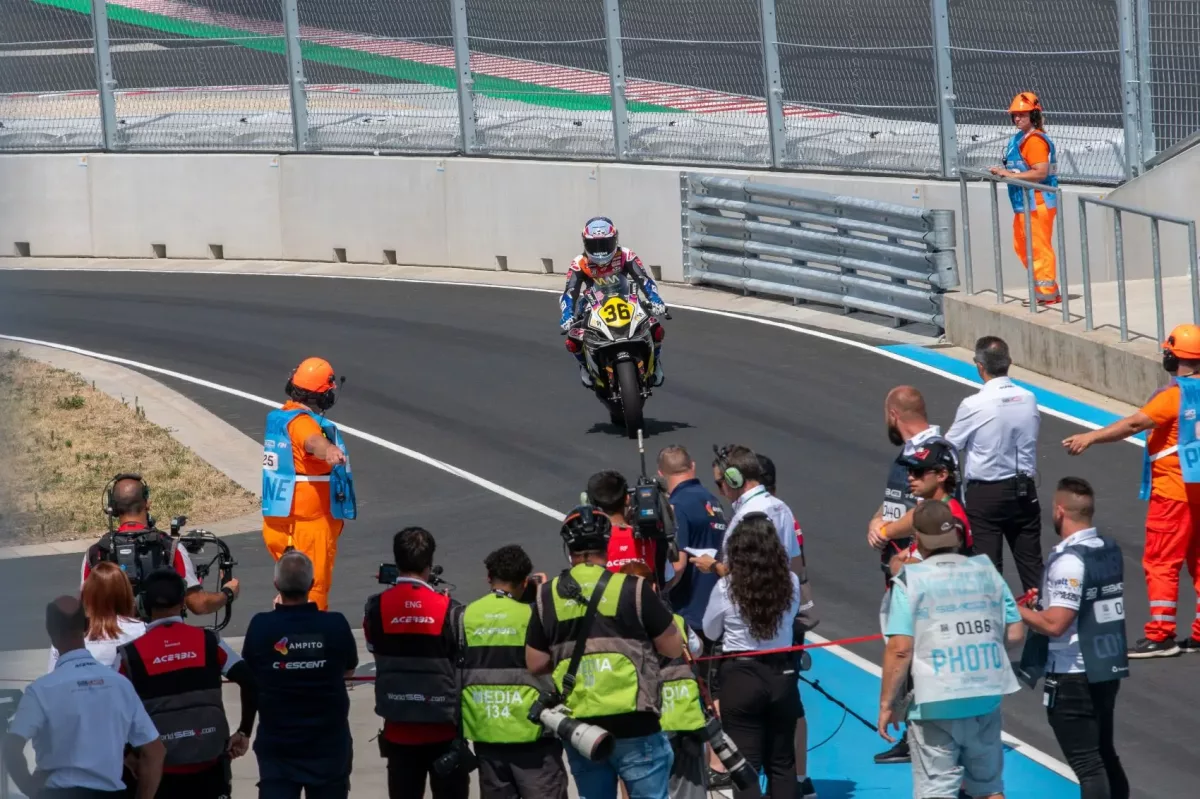 A Superpole-ok elindultak: Neilá vezet a női világbajnokság rajtjának