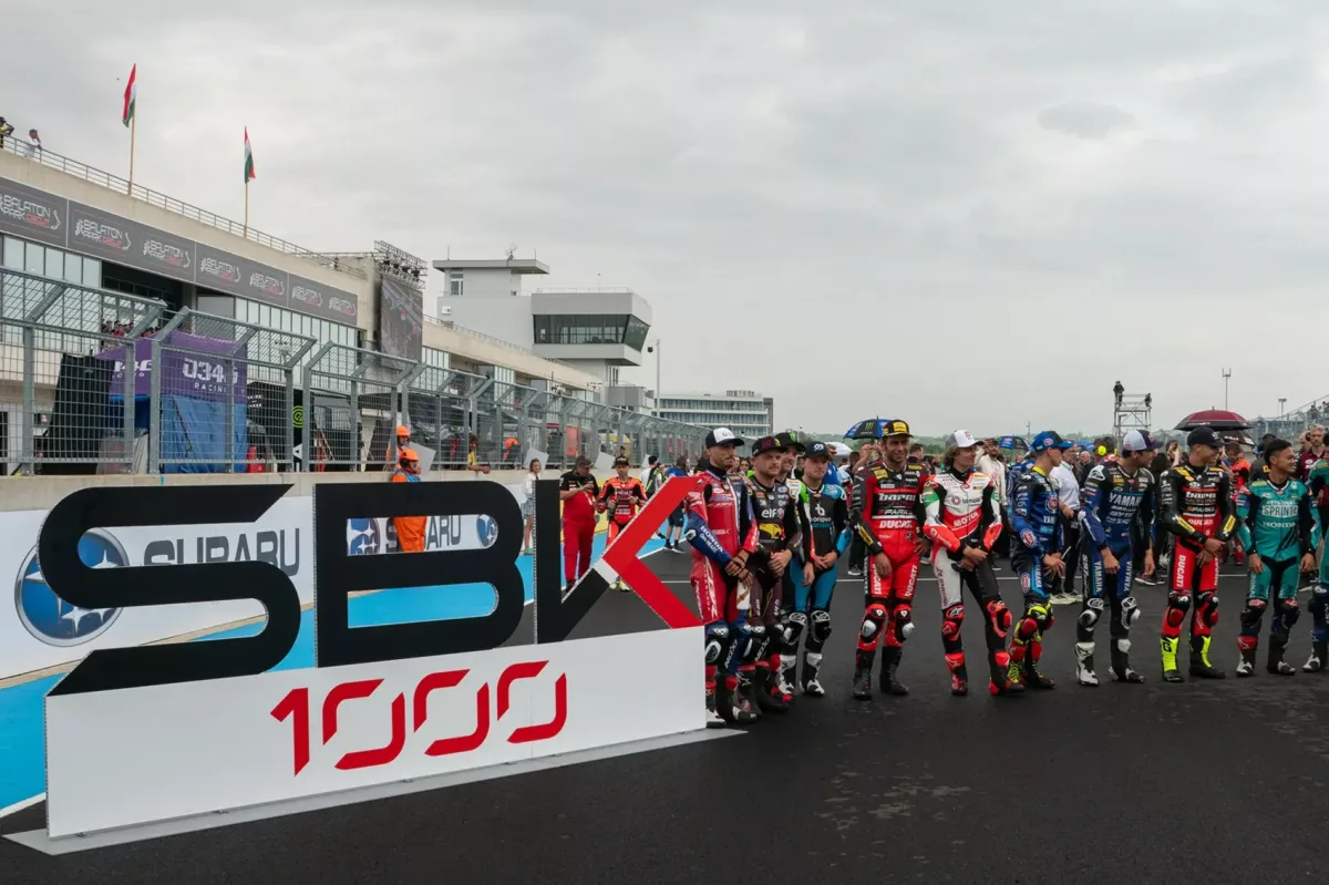 Az 1000. Superbike-vb versenyre jellemző csoportkép – galéria