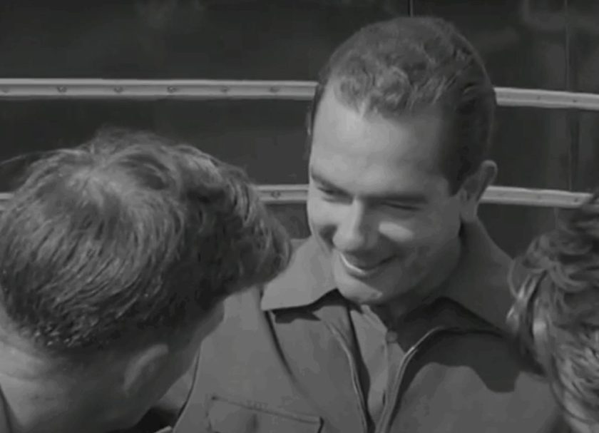 A „Botrány a Ferrarinál: a pilóta lepofozta a csapatfőnököt” cím hatásos lehet.