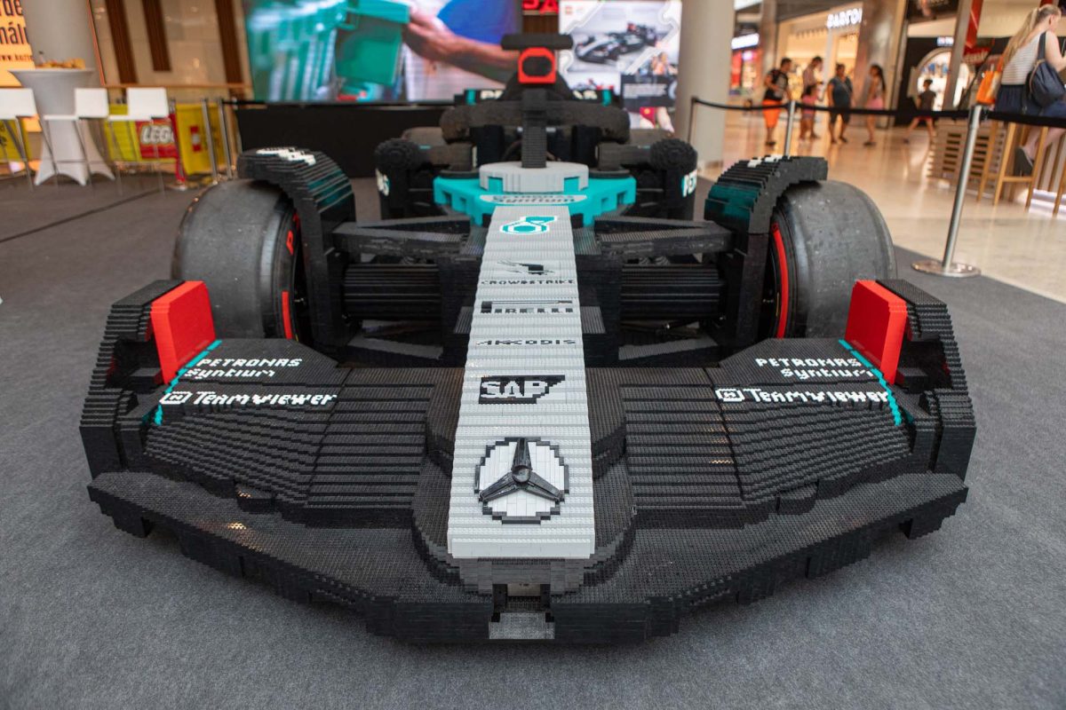 Lenyűgöző életnagyságú LEGO F1-es autó hódít Budapestet