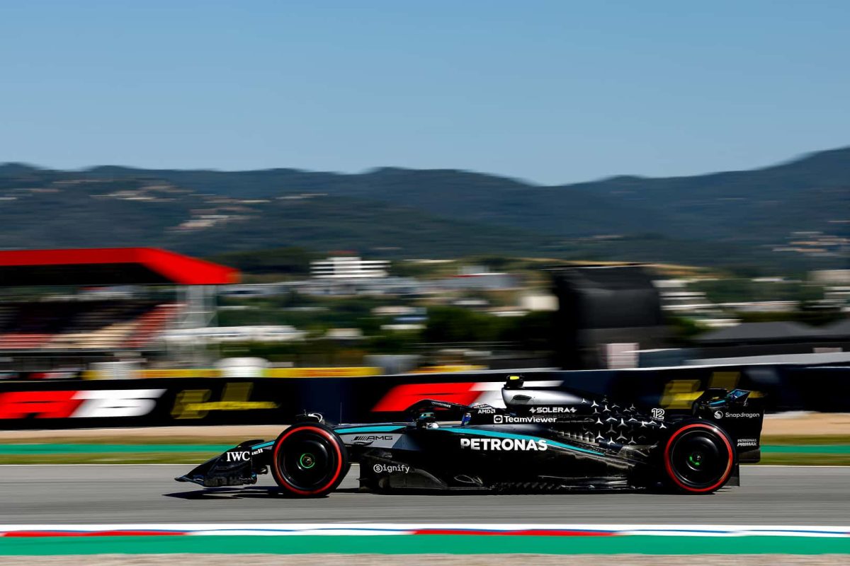 A Mercedes empatikus mottóval segíti Antonellit az útján