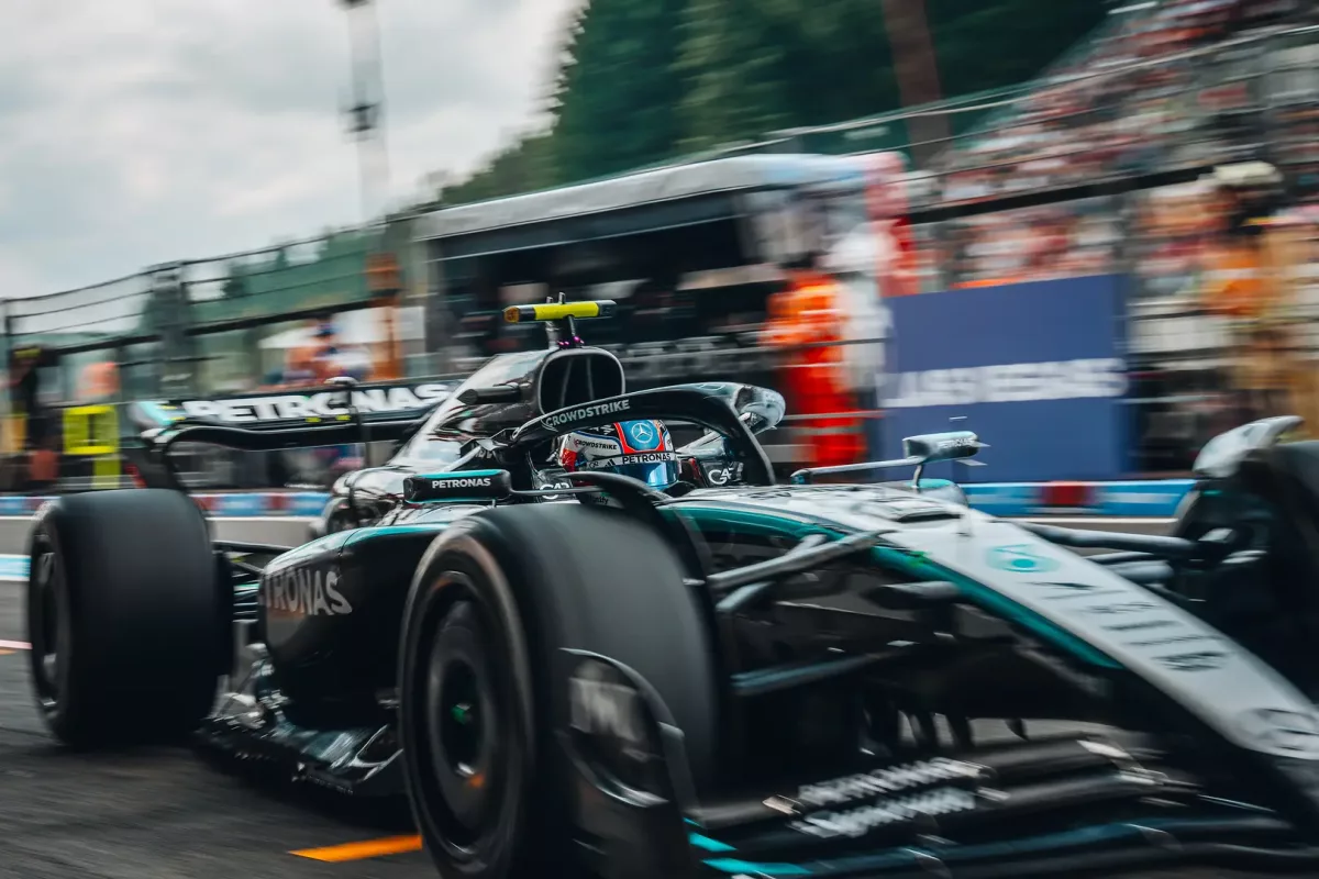 Antonelli botladozása és a Mercedes süllyedése az F1 pályáján