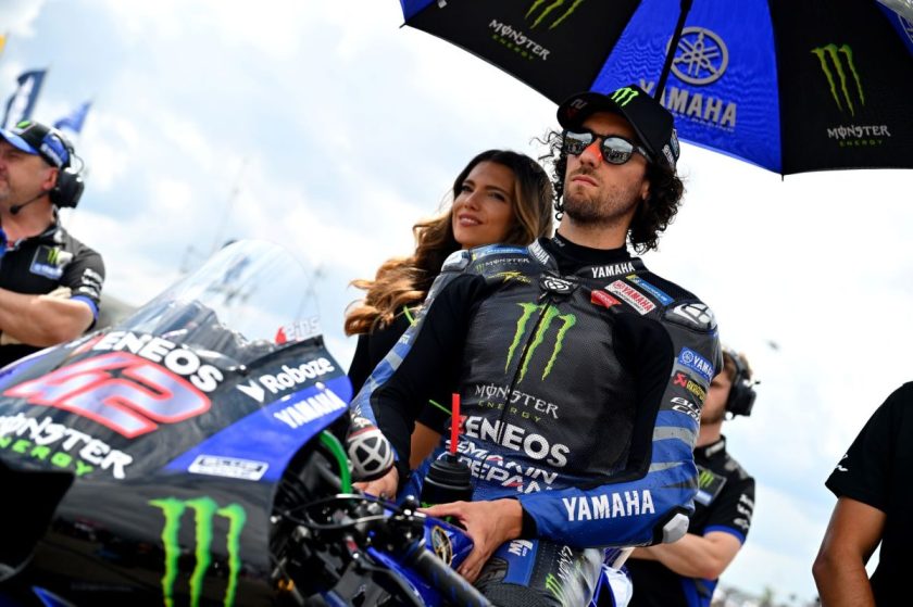 Versenyen kívül: Yamaha és Honda közt feszülő belső dinamikát tükröző cím