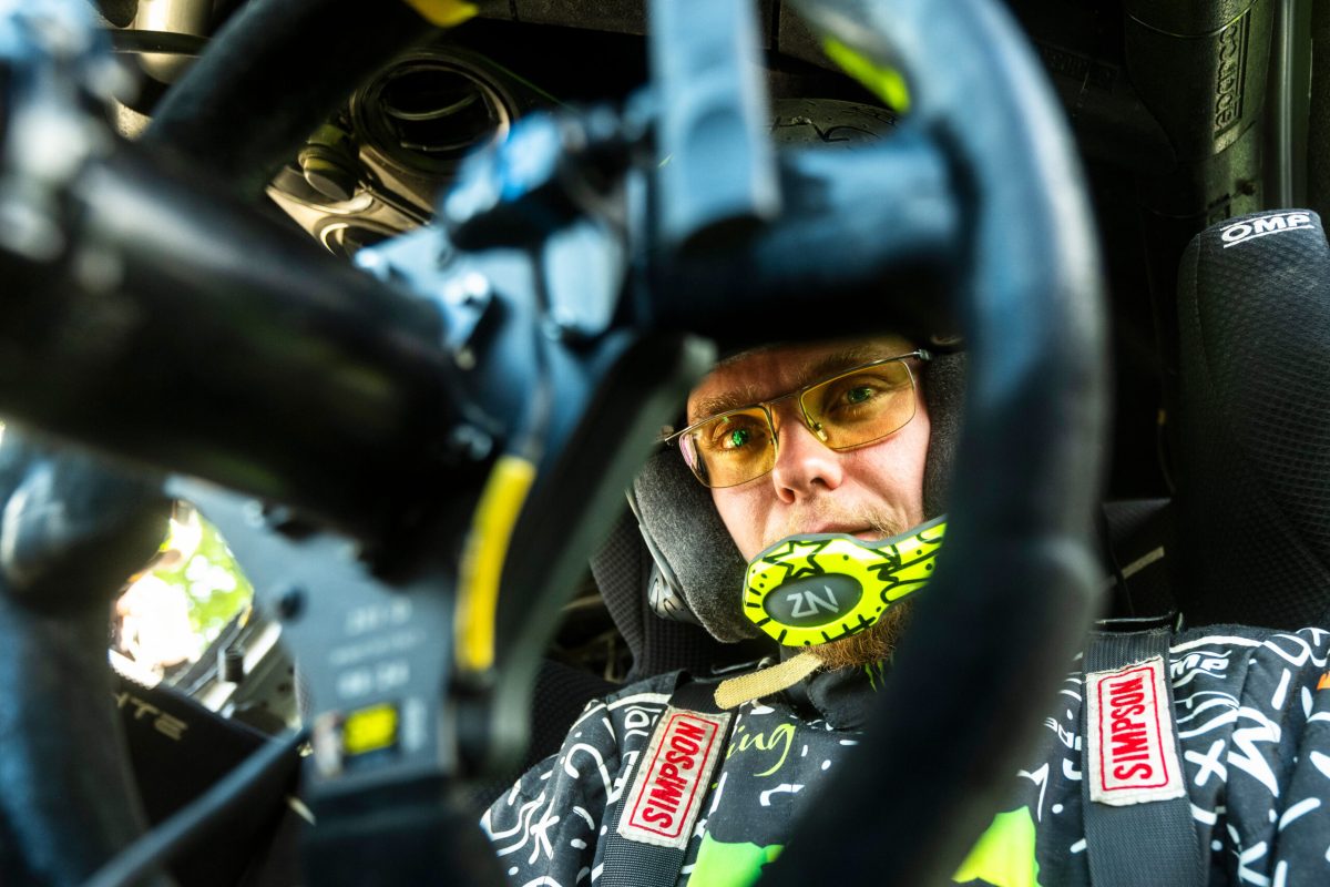 Oliver Solberg bemutatja Rally1-es Toyota tesztelését a legújabb videójában