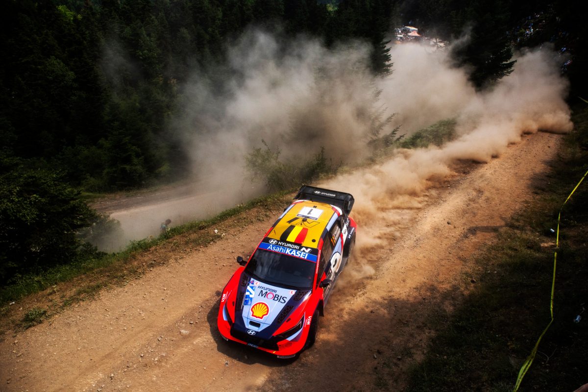 Thierry Neuville a versenypályán: az Észtországi tesztelés legfrissebb videója