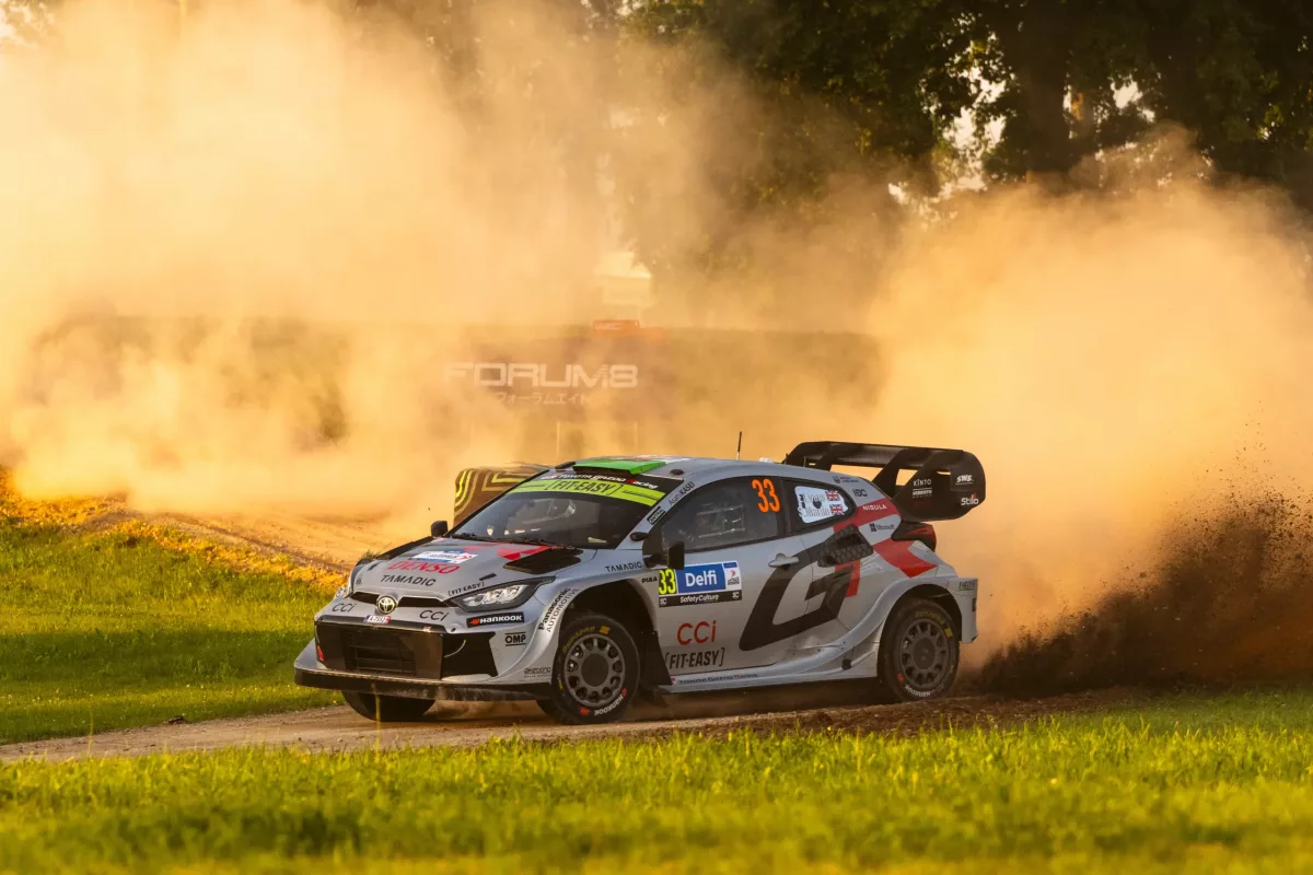 Elfyn Evans élvezi a versenyzést a Finn Rallyn