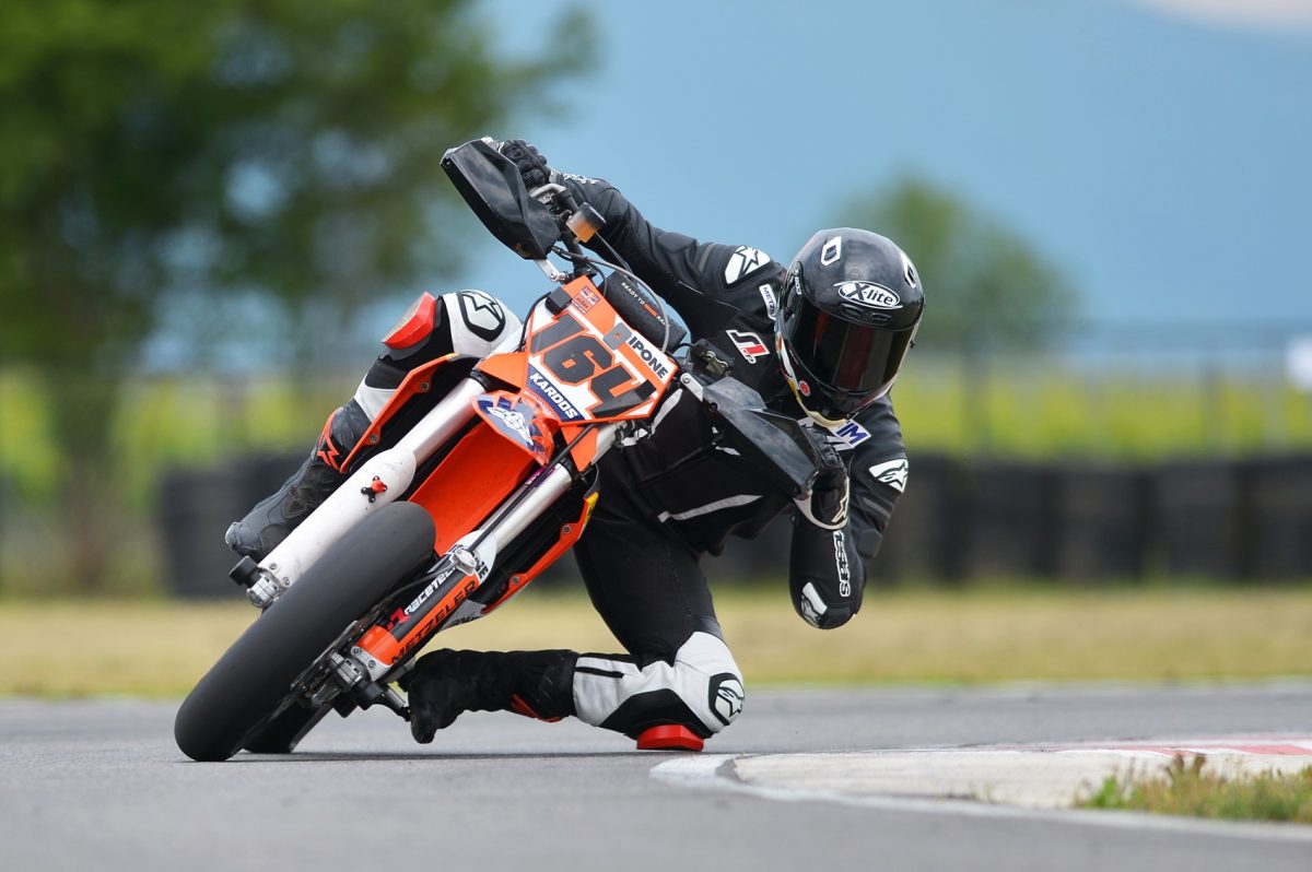 A Visontai Supermoto Világbajnokság: A Világ Legjobbjai Küzdenek az Élen