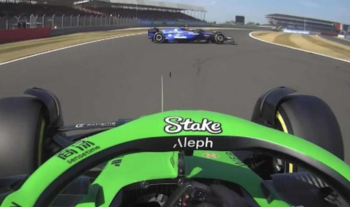 Sainz szerencsével úszta meg a potenciálisan veszélyes vezetést