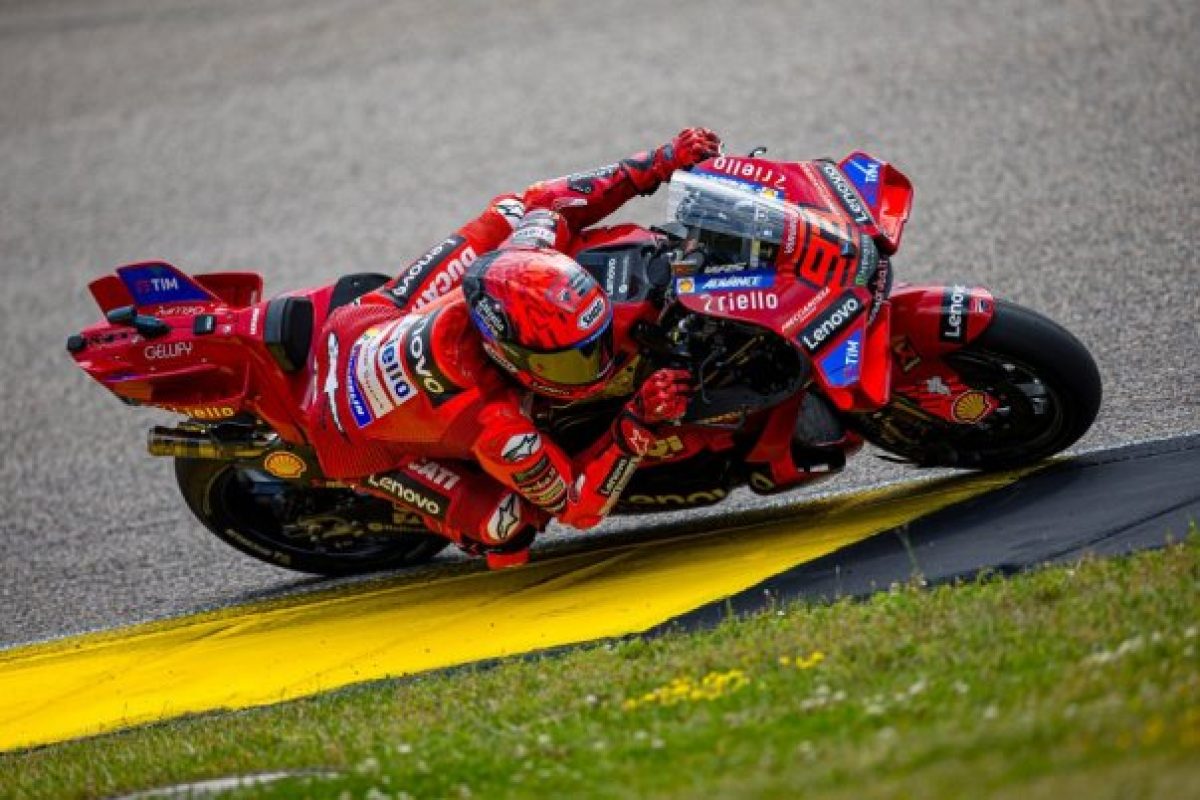 Az uralkodó Marquez a versenyzők fölé kerekedett – tízen értek célba