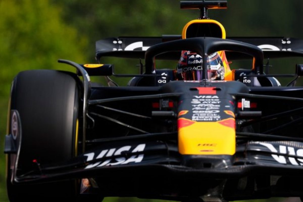 Verstappen villámrajtot vett a sprintversenyen