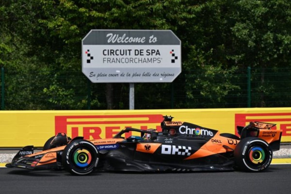 Piastri a Belga Nagydíj sprintversenyének pole-pozíciójában az F1-ben